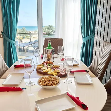 Beachfront Sea View - Pools Lejlighed Mamaia