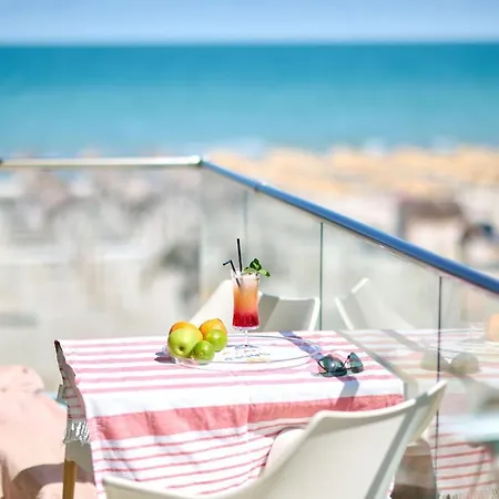Beachfront Sea View - Pools Lejlighed *