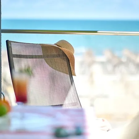 Lejlighed Beachfront Sea View - Pools *