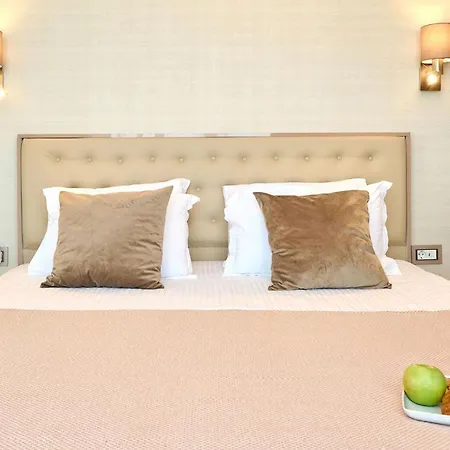 Beachfront Sea View - Pools Apartament