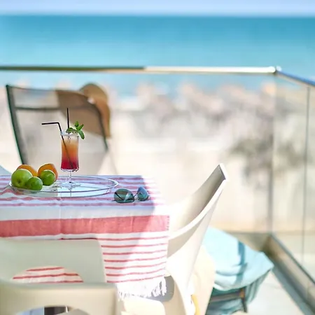 Apartment Beachfront Sea View - Pools *