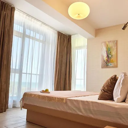 Beachfront Sea View - Pools Apartment Mamaia