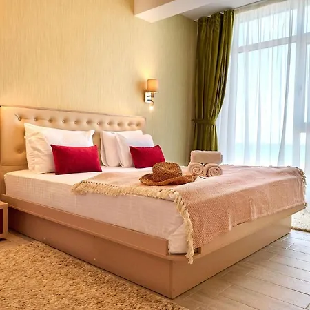 Apartamento Beachfront Sea View - Pools